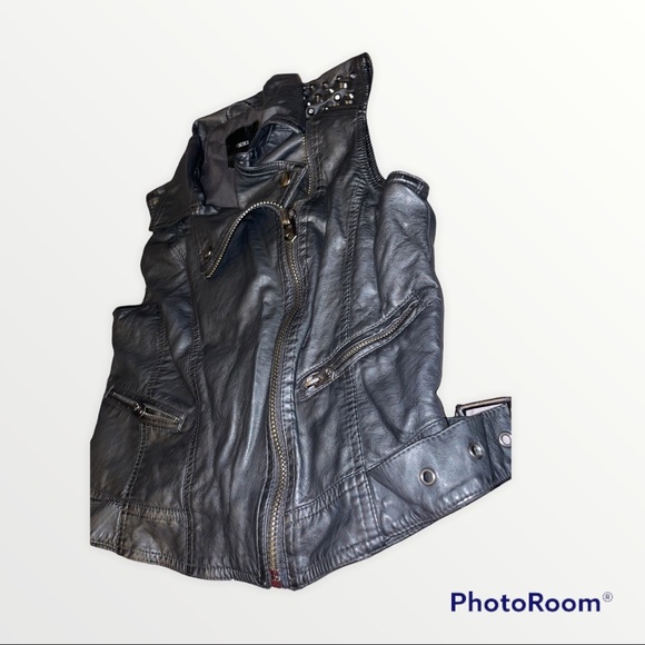 XXI (Forever 21) Rebel Vest w Spikes - Picture 2 of 3
